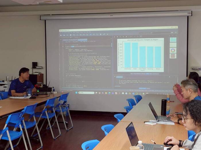 辜輝趂副教授示範Python與AI工具之應用圖片